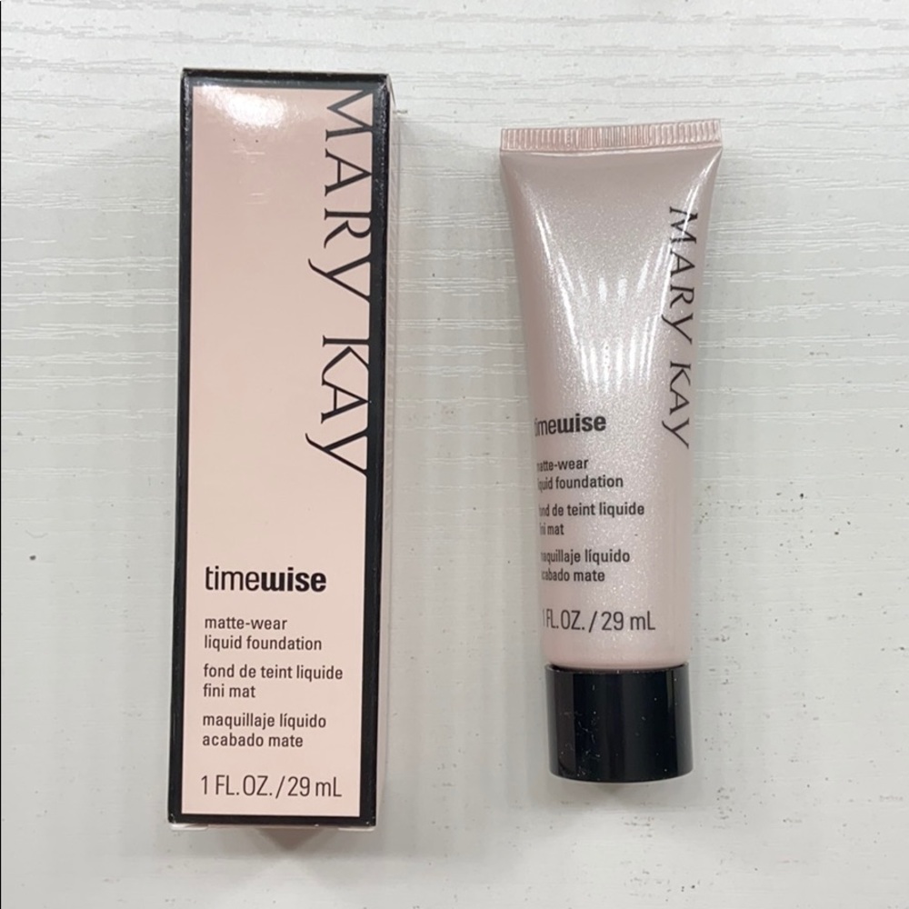 Beige 6 matte-wear foundation